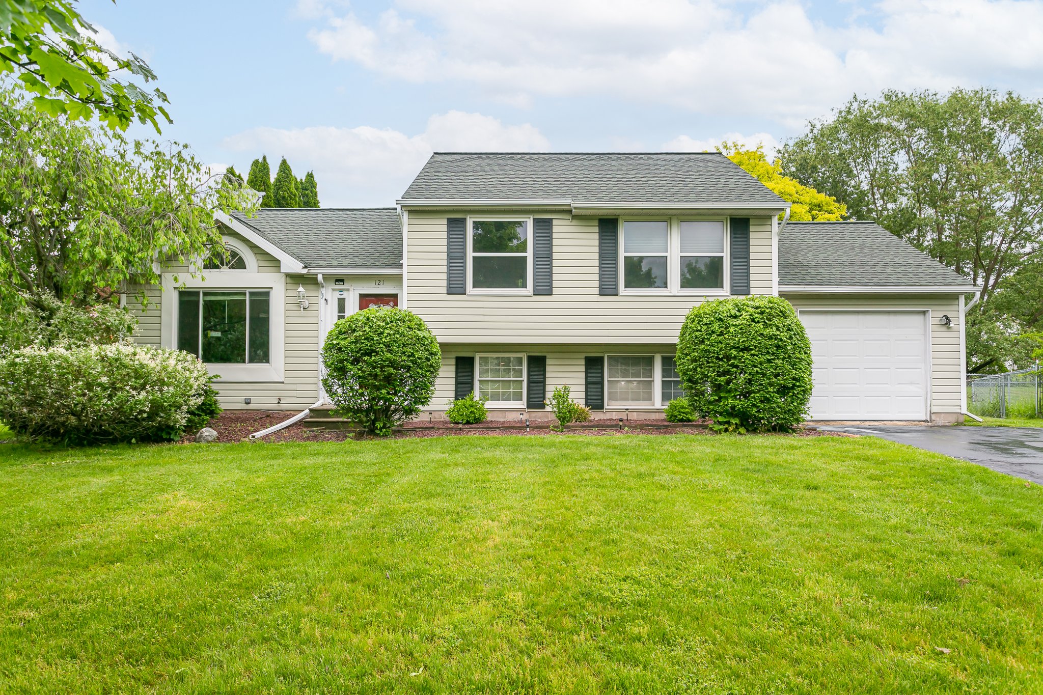 121 Covered Wagon Trail, West Henrietta, NY 14586 Realtogs