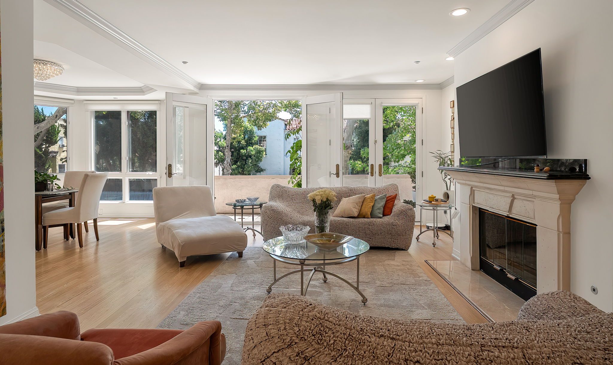 121 N Almont Drive 201-9