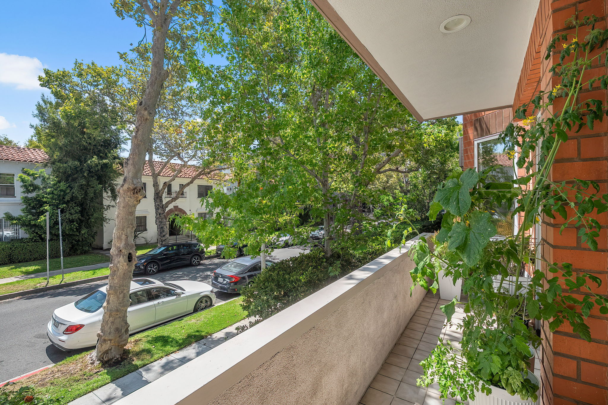 121 N Almont Drive 201-14