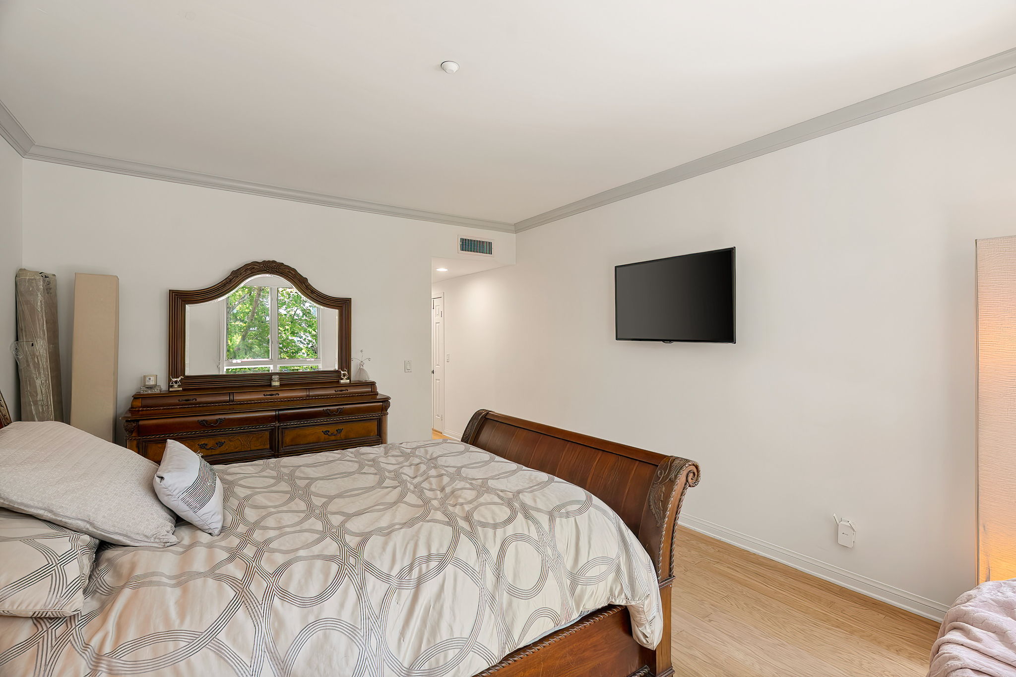 121 N Almont Drive 201-28