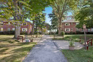 N Broadway 12A-S0810-021.jpg