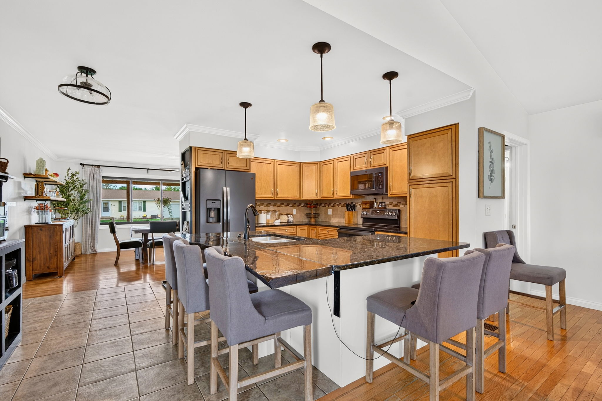 121 Queen Dr 28