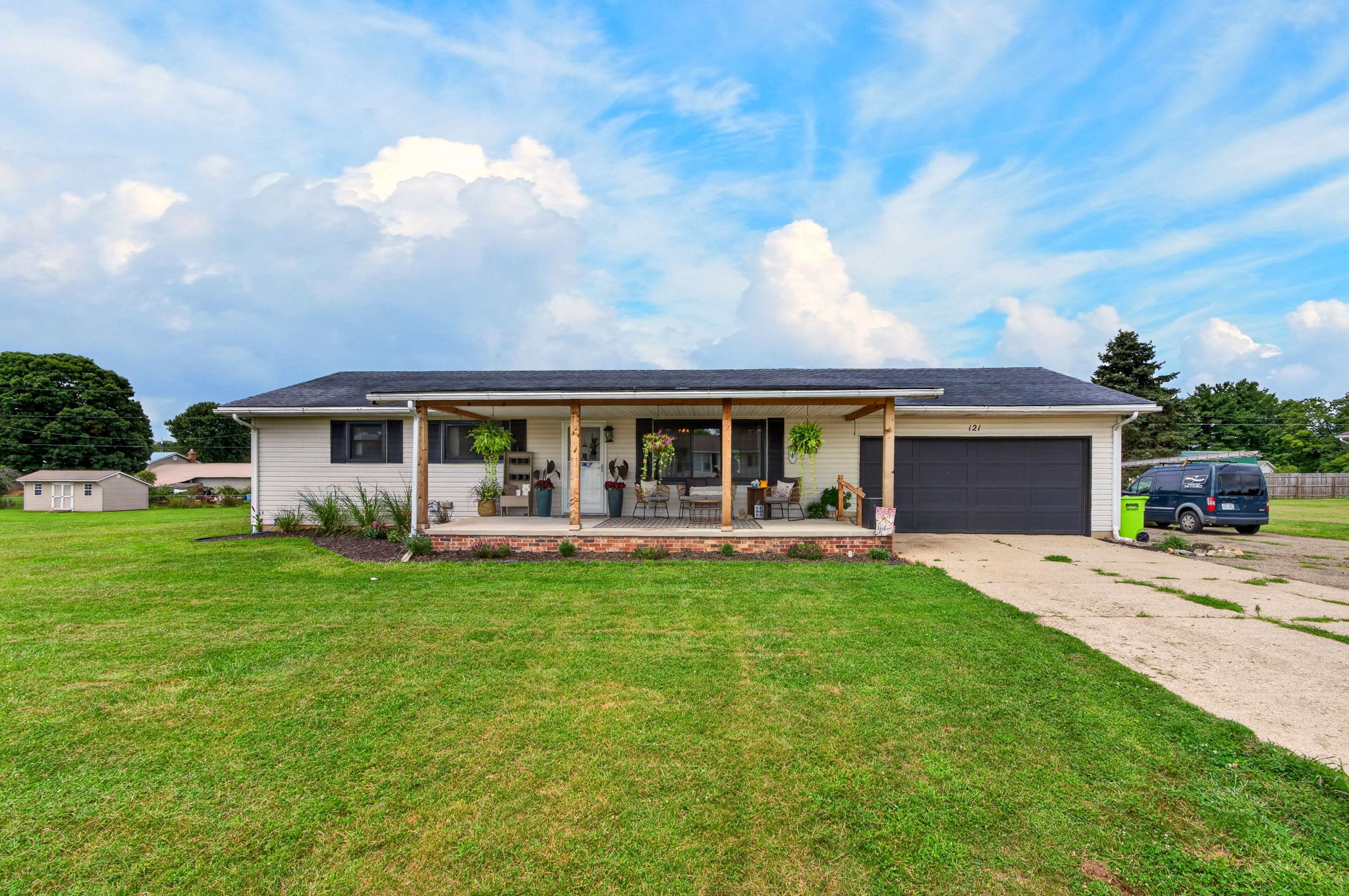 121 Queen Dr 70