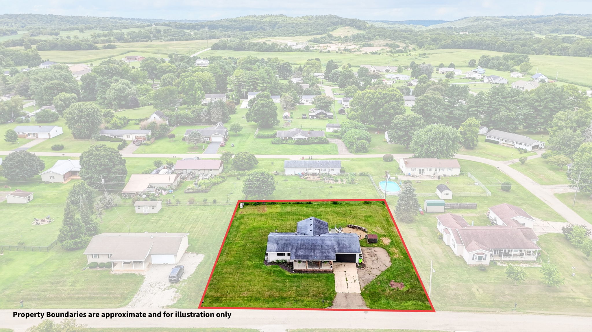 121 Queen Dr Property Outline