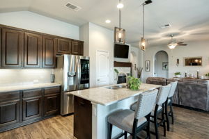 Kitchen/Breakfast Bar