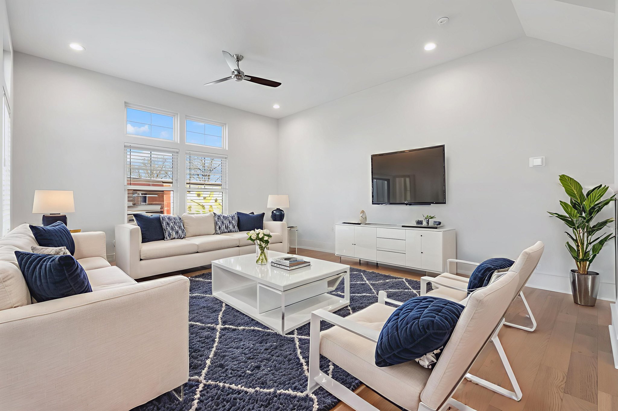 DSC02042 virtually staged.jpeg