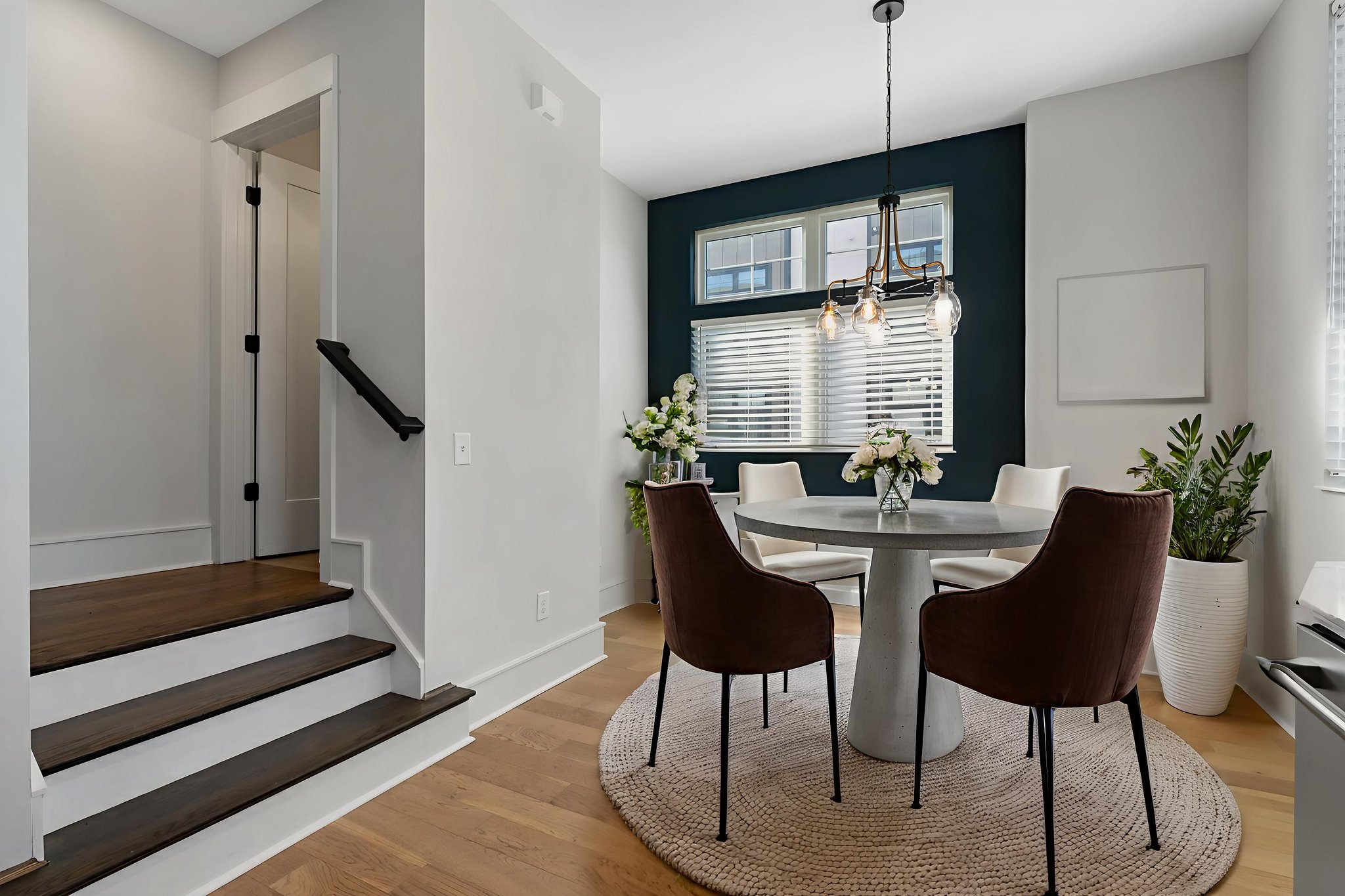 DSC02067 virtually staged.jpeg