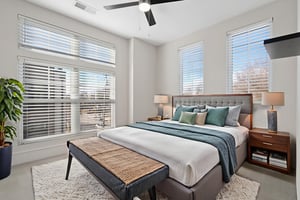 DSC02112 virtually staged.jpeg