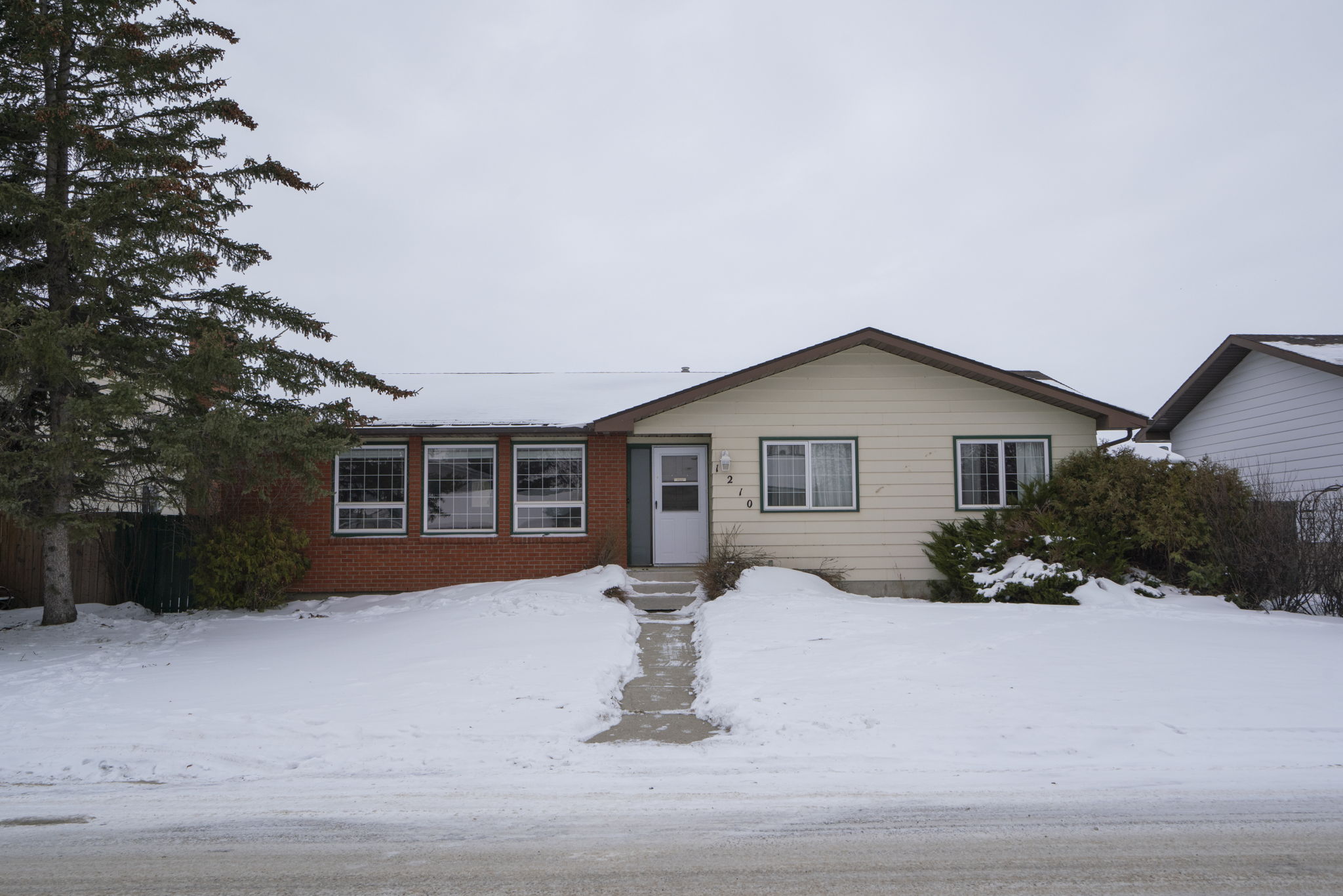 1210 Murdoch St, Crossfield, AB T0M 0S0, Canada
