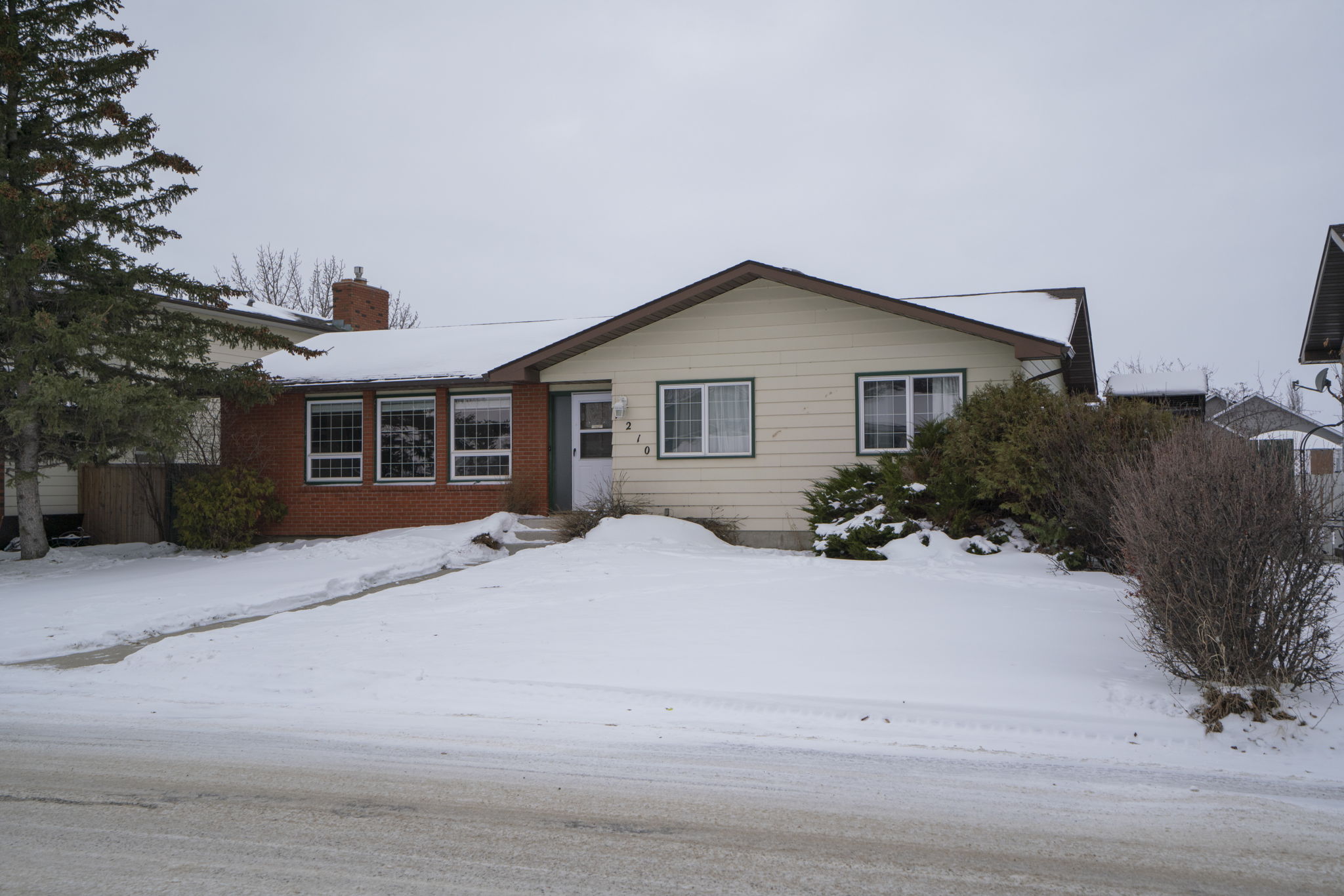 1210 Murdoch St, Crossfield, AB T0M 0S0, Canada Photo 4