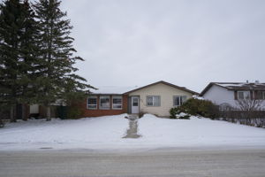 1210 Murdoch St, Crossfield, AB T0M 0S0, Canada Photo 1