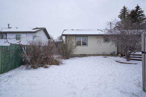 1210 Murdoch St, Crossfield, AB T0M 0S0, Canada Photo 38
