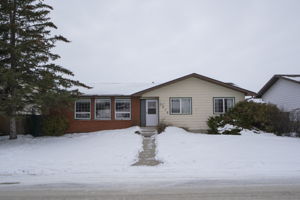 1210 Murdoch St, Crossfield, AB T0M 0S0, Canada Photo 0