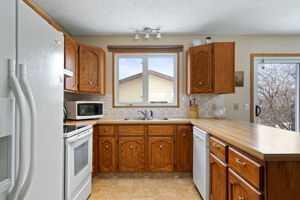 1210 Murdoch St, Crossfield, AB T0M 0S0, Canada Photo 13