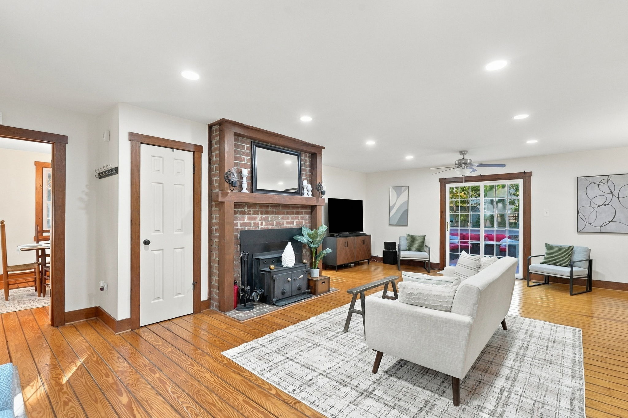  Photo 52