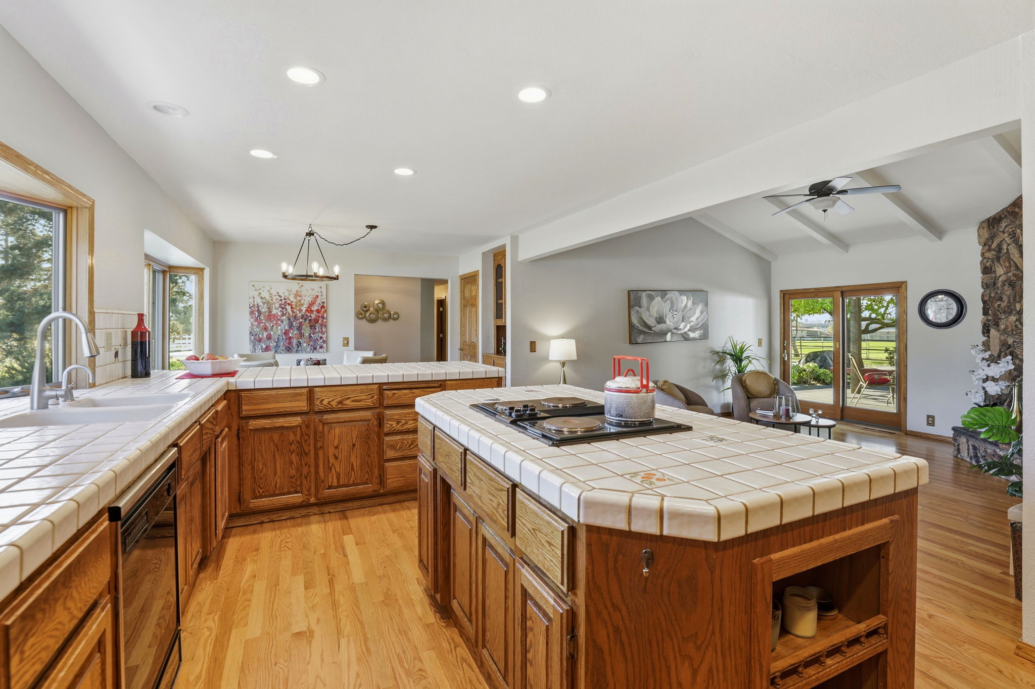 012_F8_12101 Columbet Ave