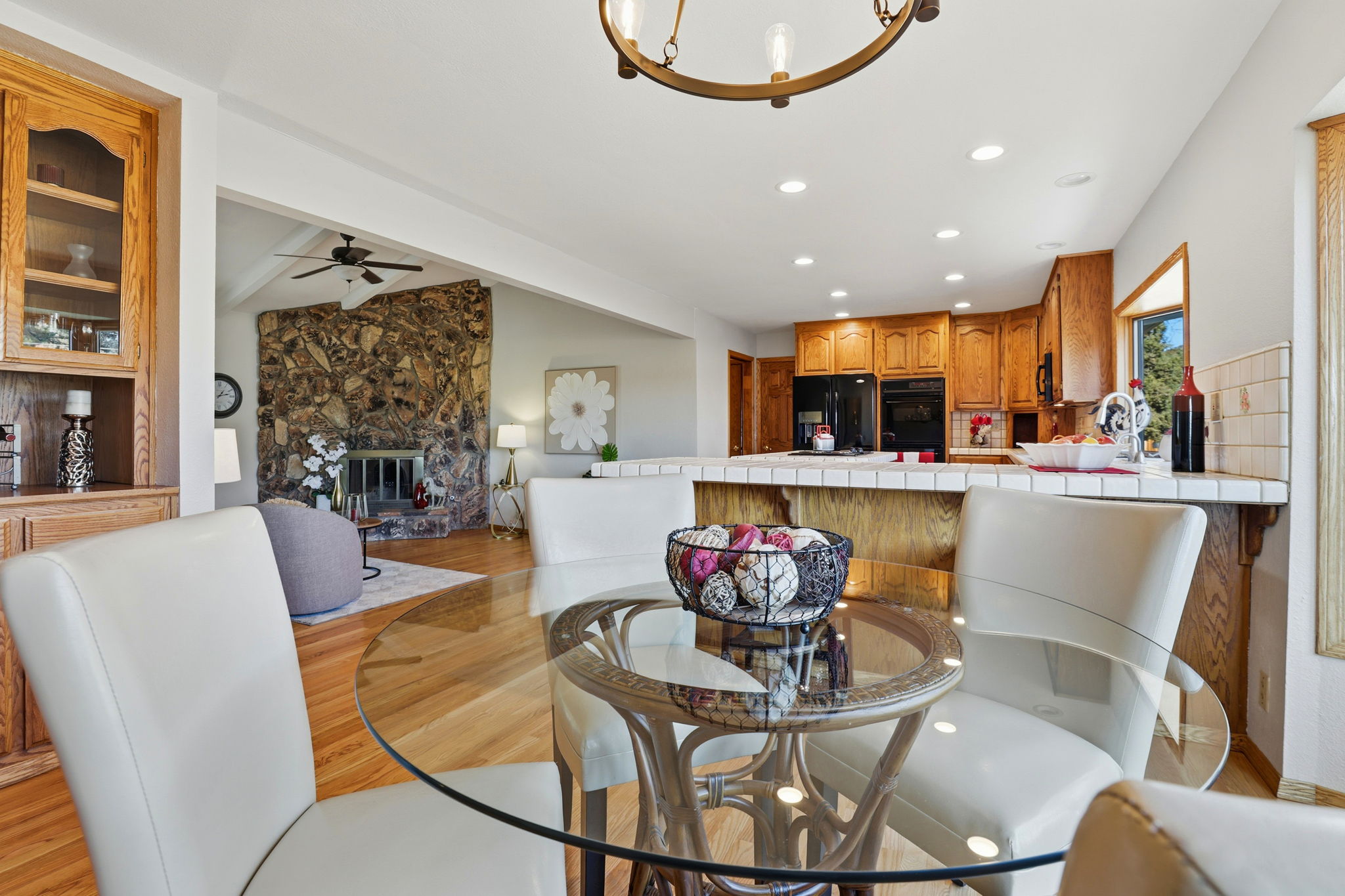 016_F8_12101 Columbet Ave