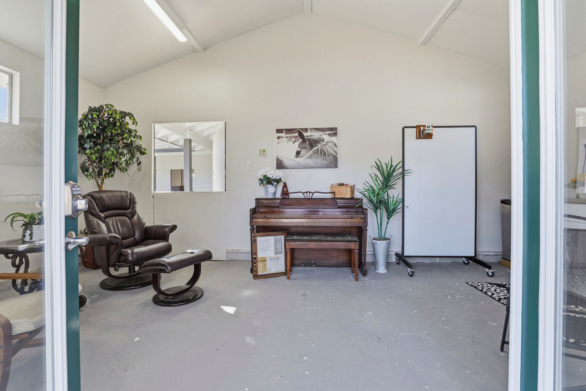 020_F8_12101 Columbet Ave