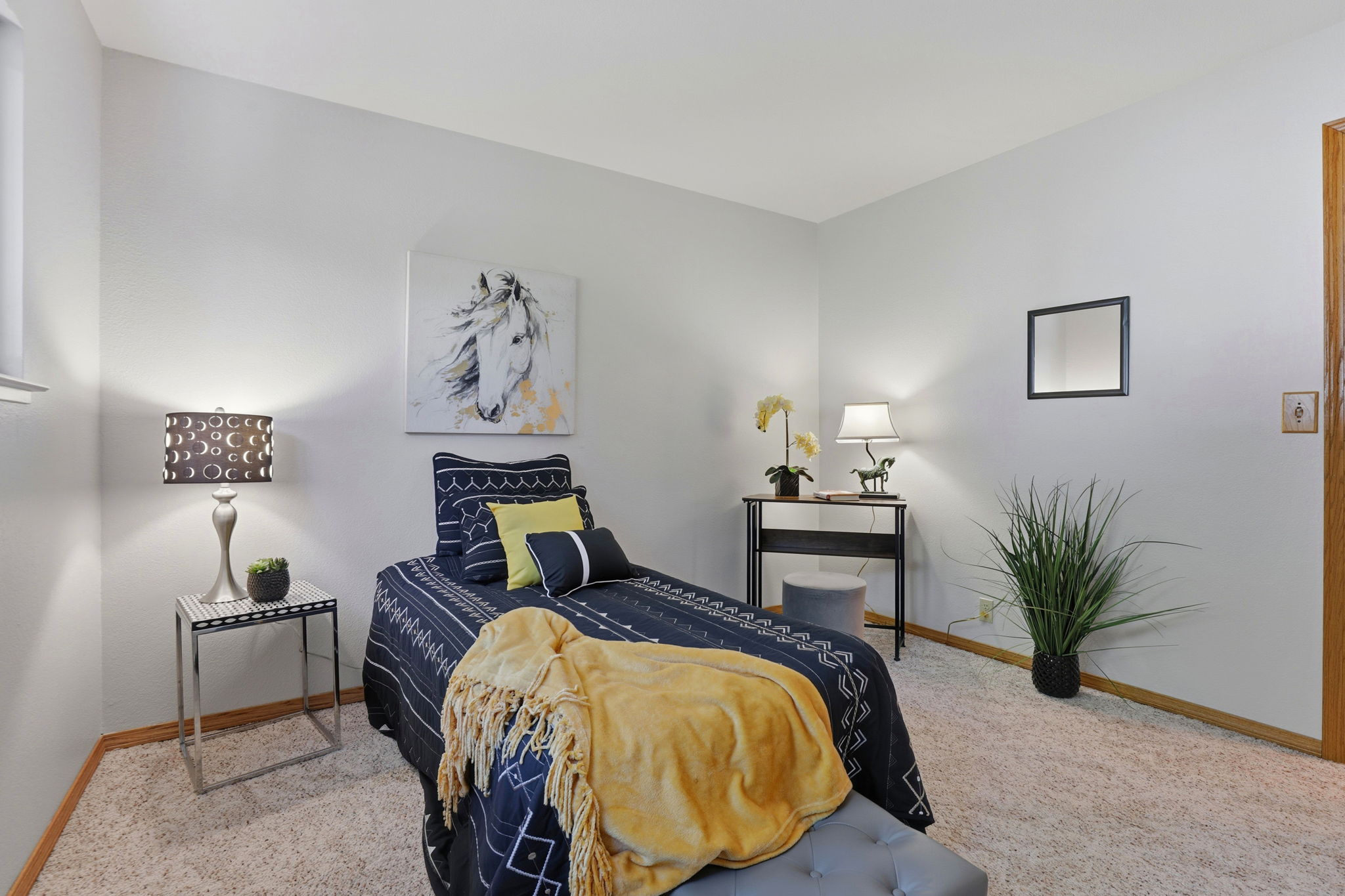 023_F8_12101 Columbet Ave