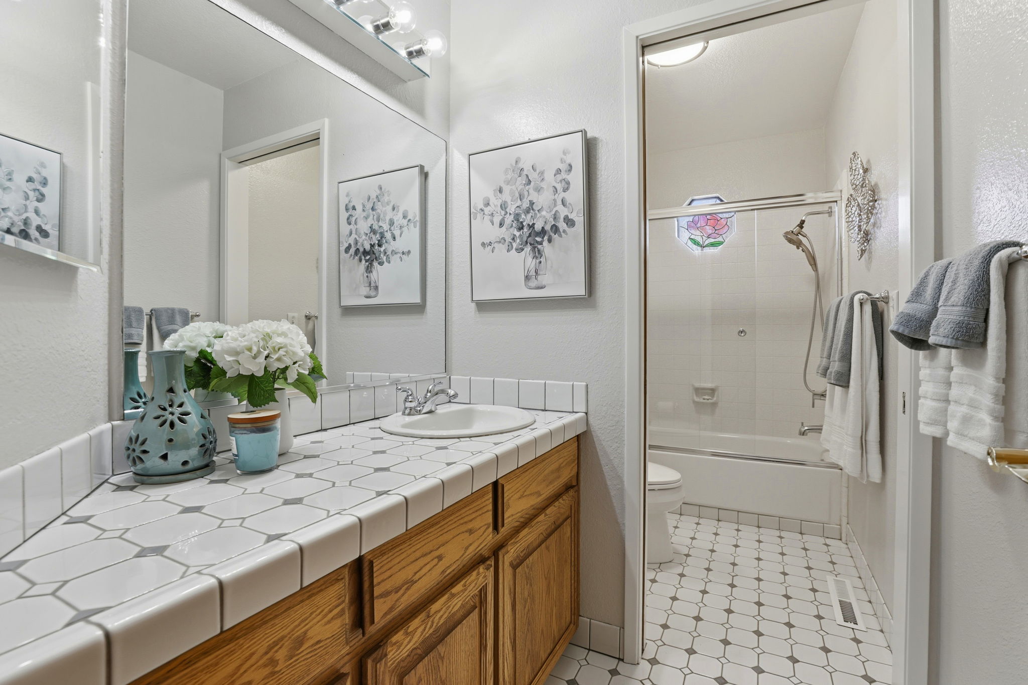 033_F8_12101 Columbet Ave