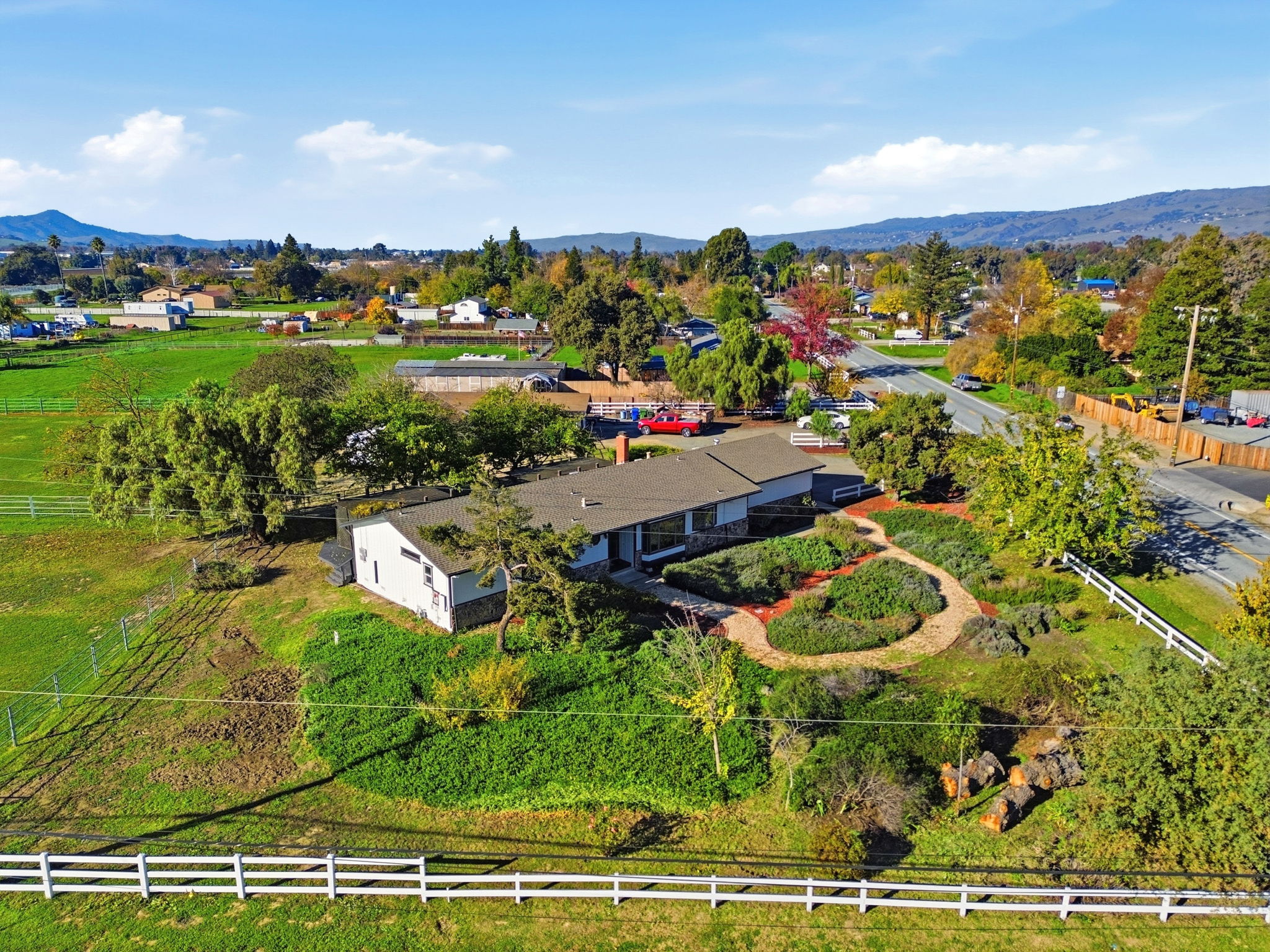 001_F8_AERIAL_12101 Columbet Ave