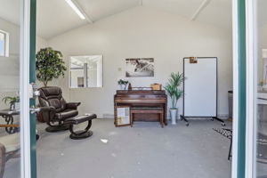 020_F8_12101 Columbet Ave