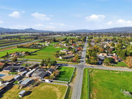 006_F8_AERIAL_12101 Columbet Ave