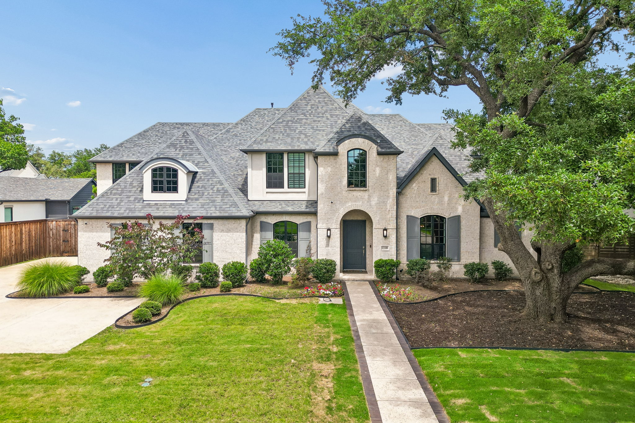 12108Fieldwood_001