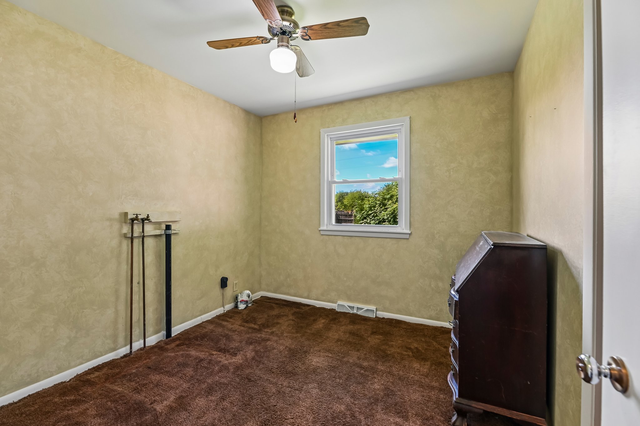 Benskin Ave SW-S2508-015.jpg
