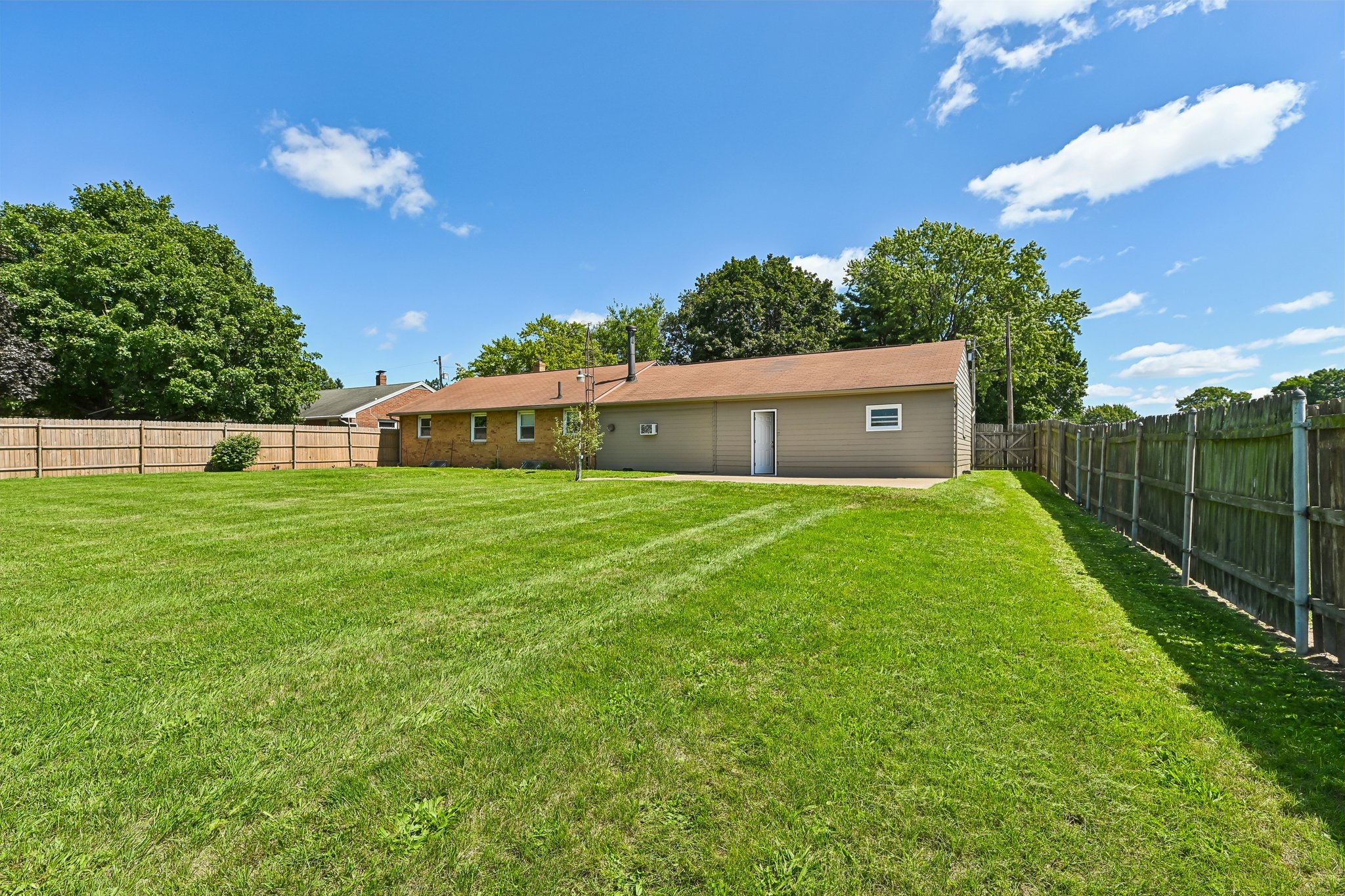 Benskin Ave SW-S2508-026.jpg