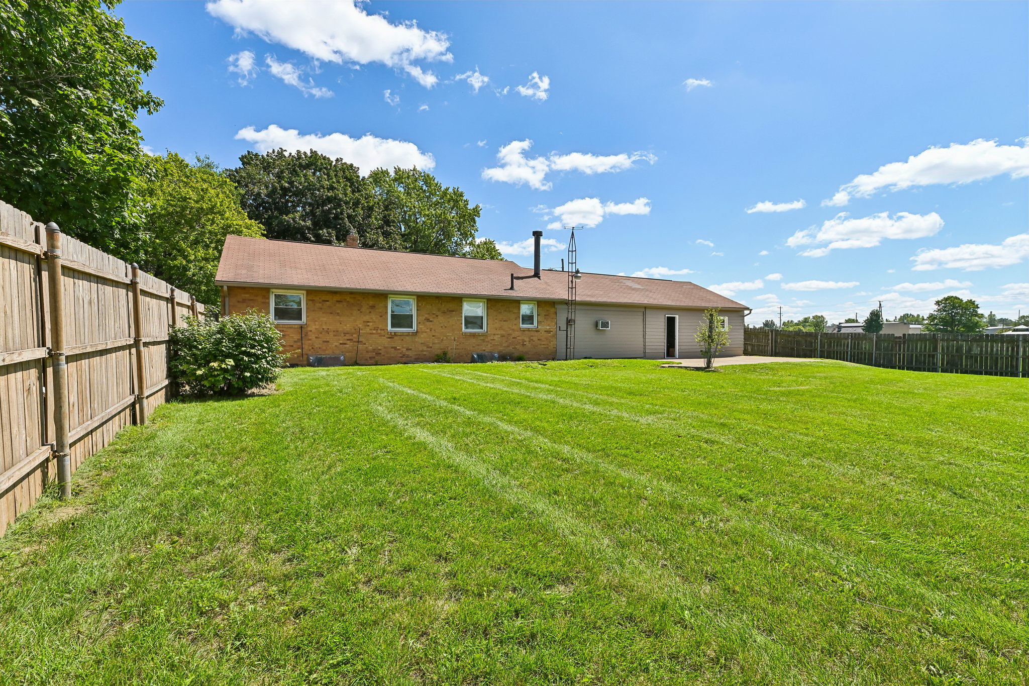 Benskin Ave SW-S2508-028.jpg