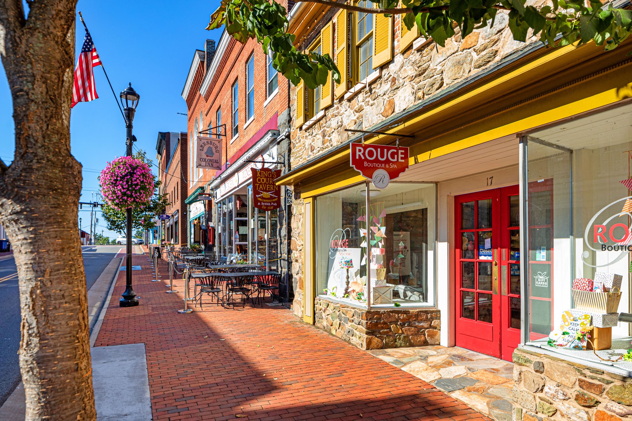 Downtown Leesburg dining and shopping