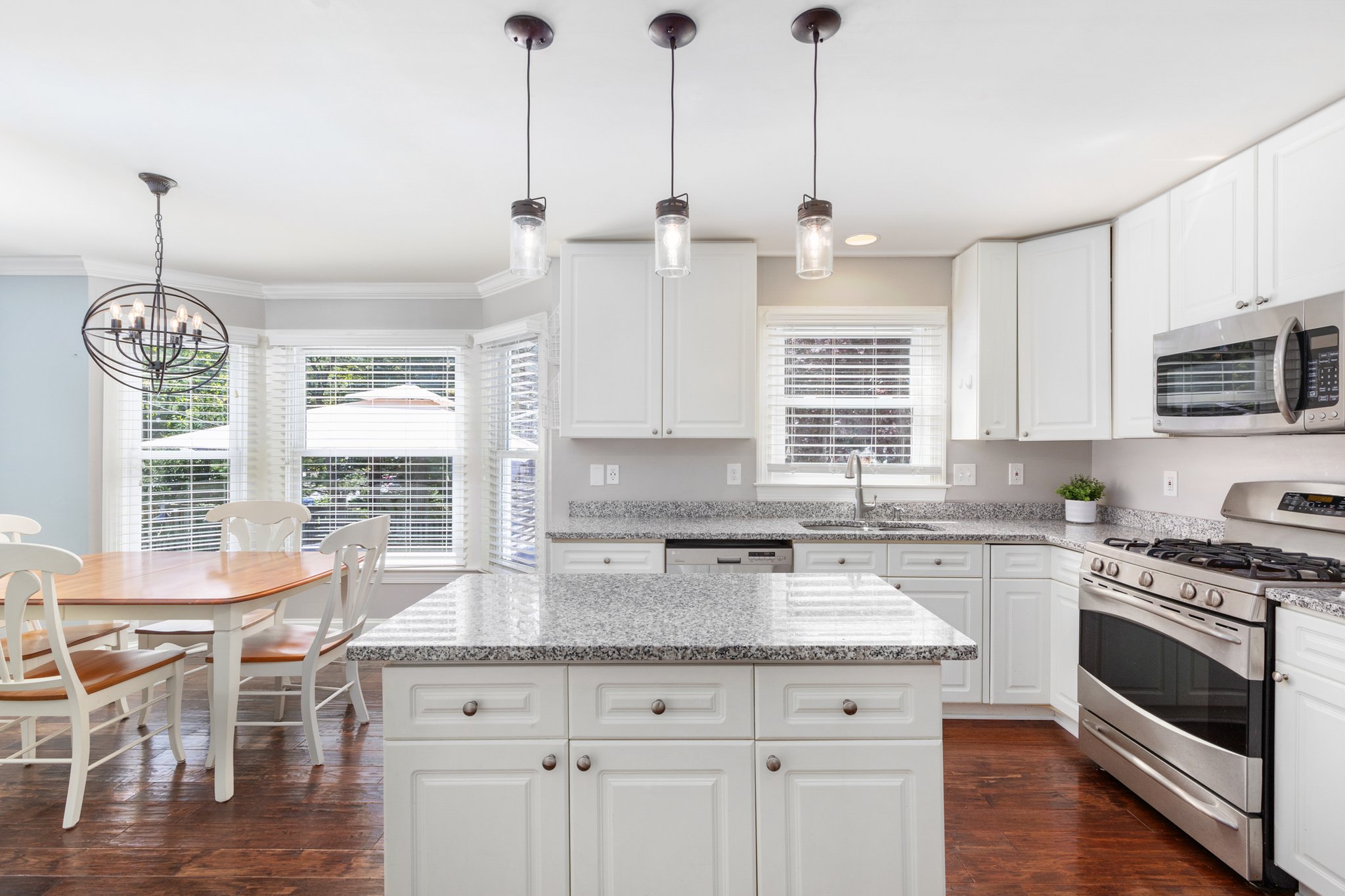 Kitchen | Main Level