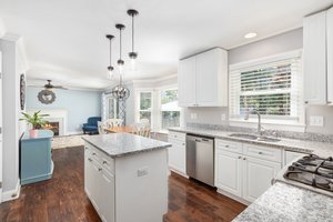 Kitchen | Main Level