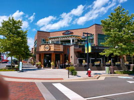 One Loudoun dining, shopping, and movies