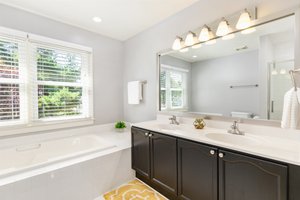 Owner Bathroom | Upper Level