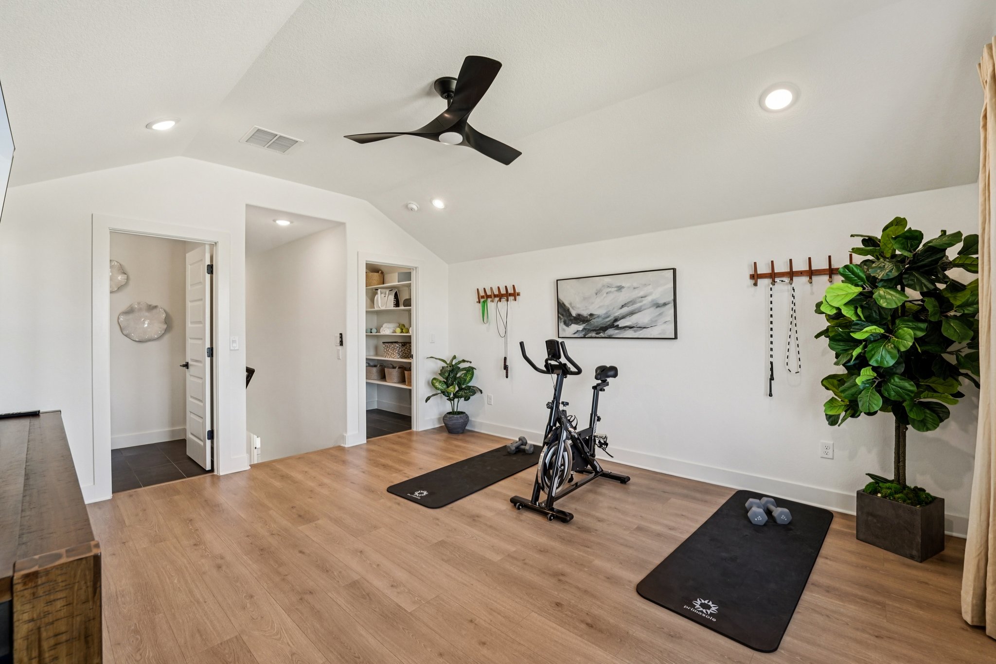 171802 - 12110 Cearley Dr, Austin, TX 78758-S0811-040.jpg