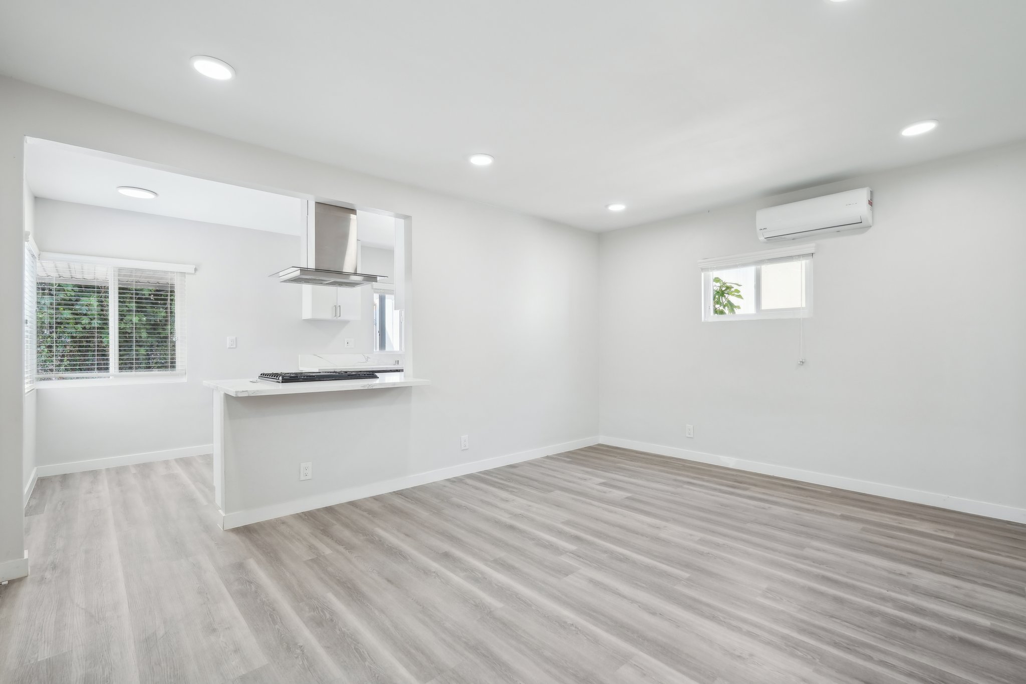 12111 Washington Pl 1_2 Los Angeles-0105-005.jpg