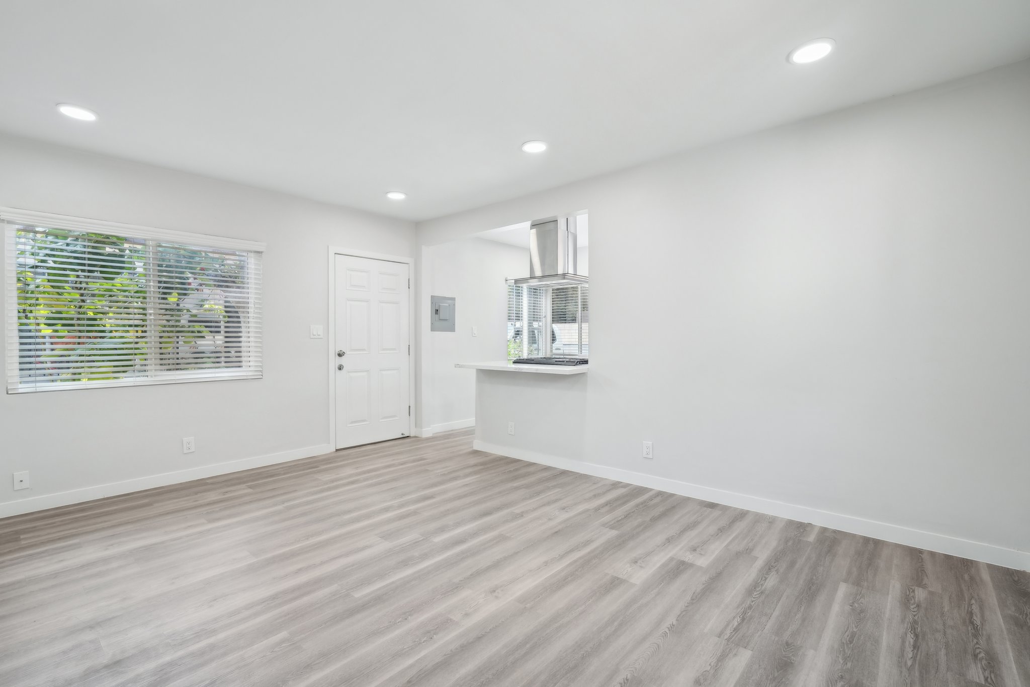 12111 Washington Pl 1_2 Los Angeles-0105-006.jpg