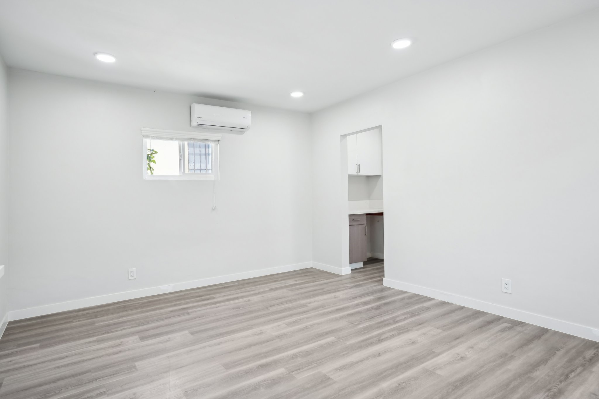 12111 Washington Pl 1_2 Los Angeles-0105-013.jpg