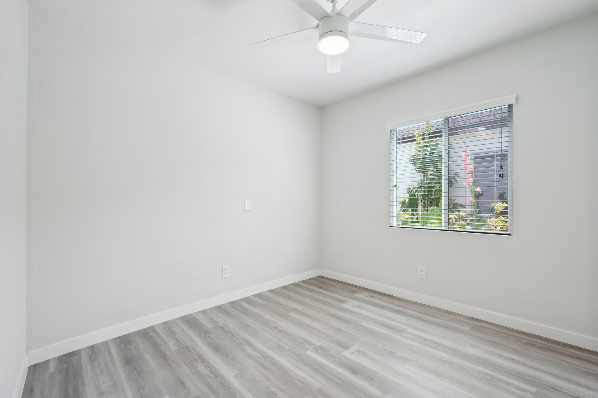 12111 Washington Pl 1_2 Los Angeles-0105-016.jpg