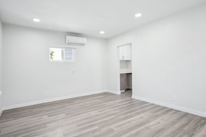 12111 Washington Pl 1_2 Los Angeles-0105-013.jpg