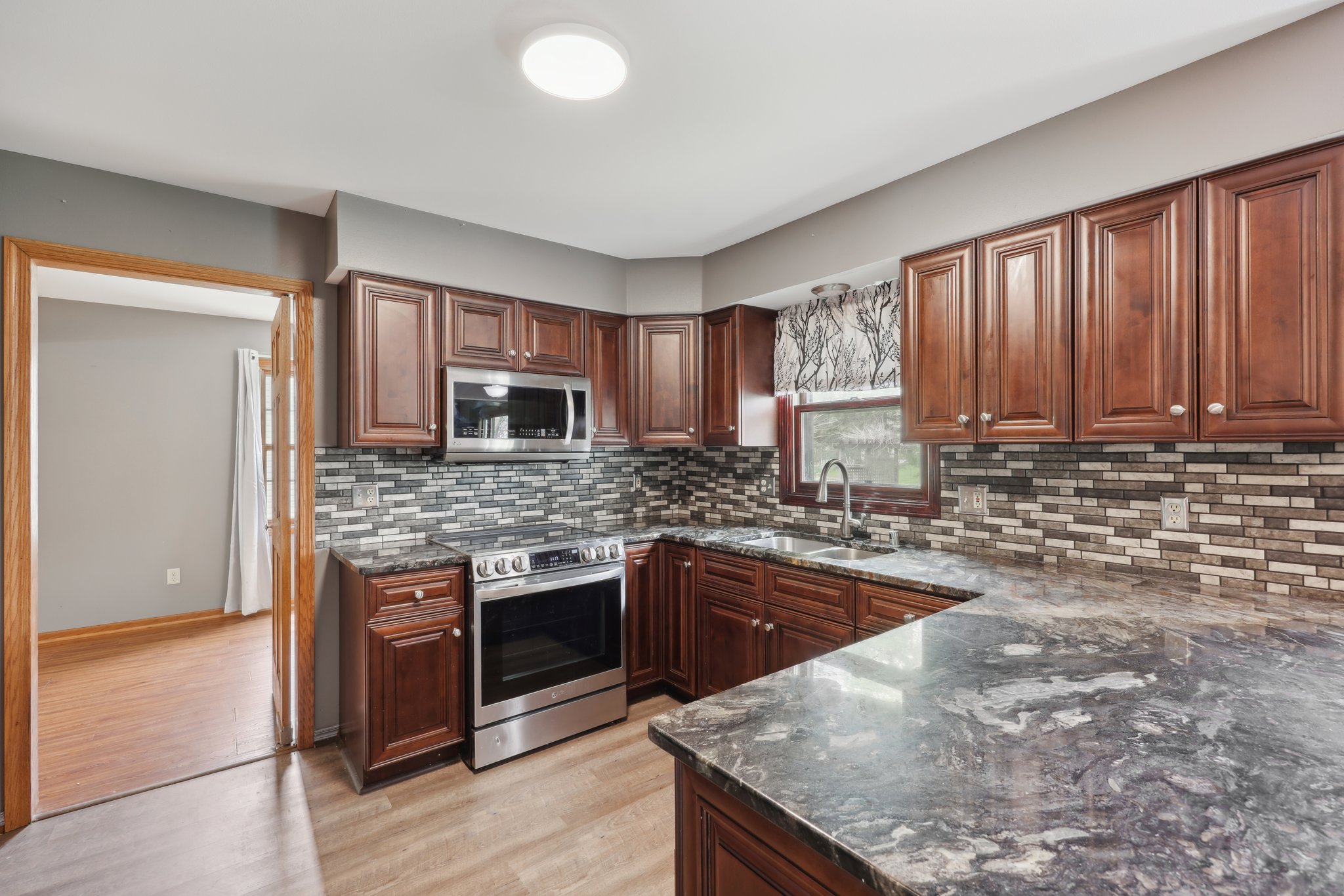N Glenwood Cir-1405-011.jpg