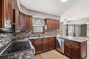 N Glenwood Cir-1405-012.jpg