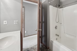 N Glenwood Cir-1405-029.jpg