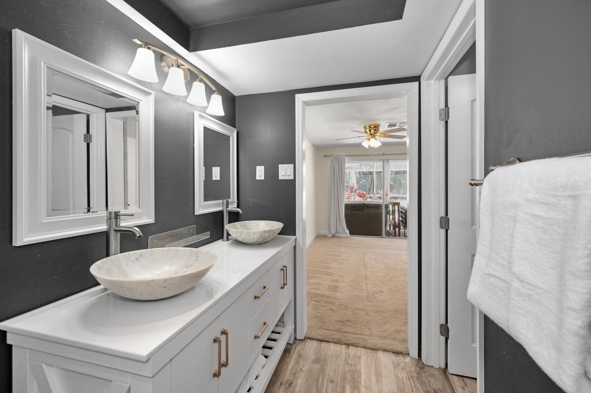 Master Bathroom1c