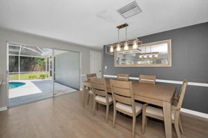 Kitchen Eat-in Area1