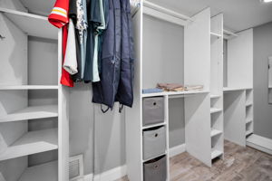Master Bedroom Walk-in Closet1a