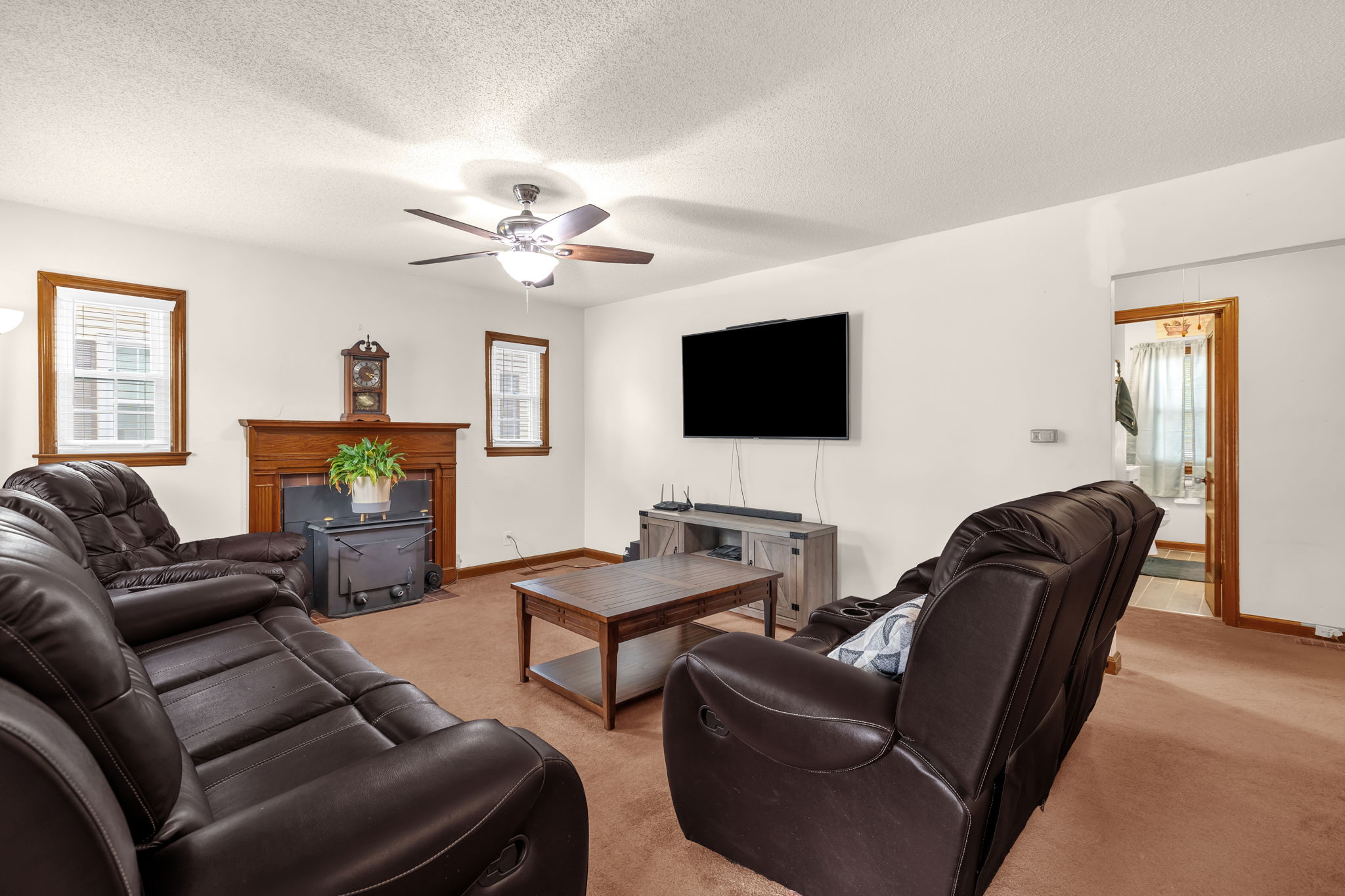1213 Barnes St-4