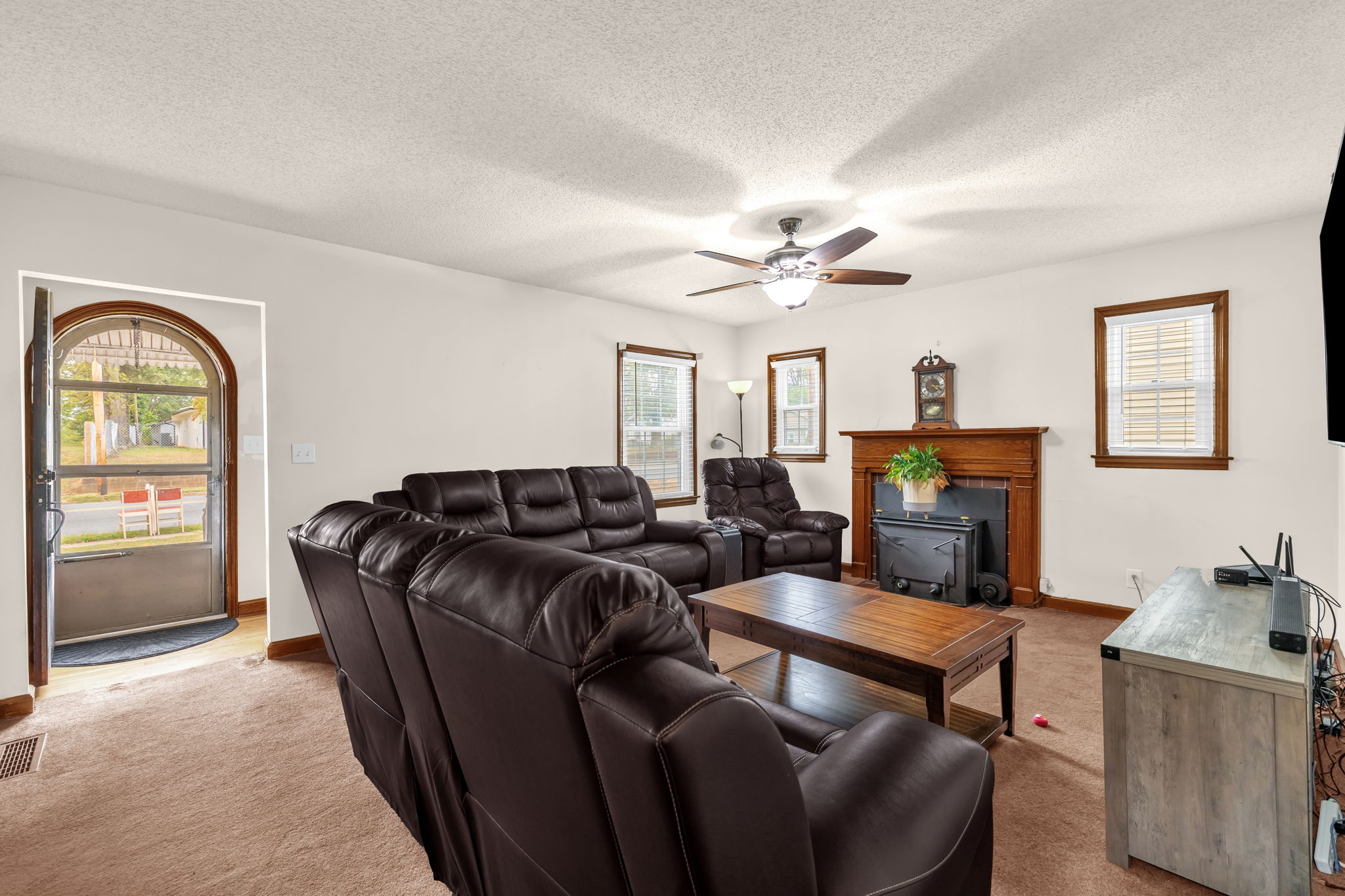 1213 Barnes St-5